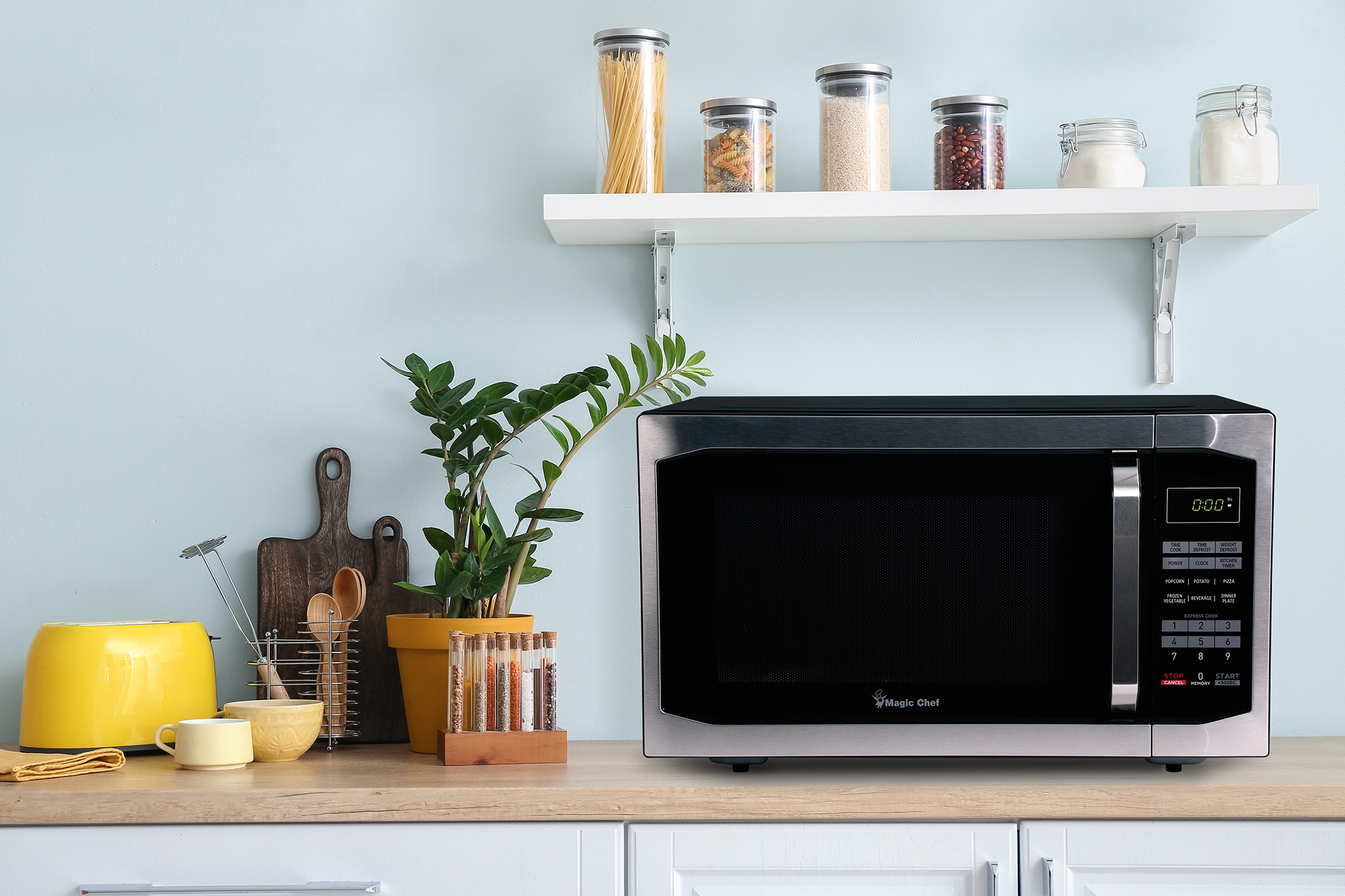 Magic Chef 1.6 Cu. Ft. 1100W Countertop Microwave Oven with Stylish