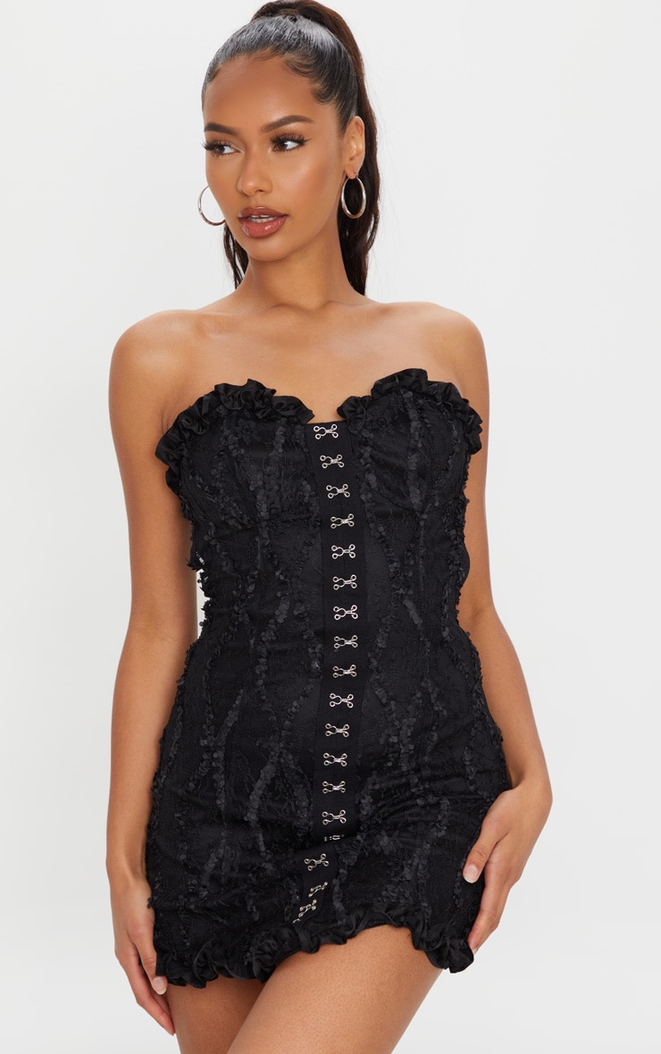 Mejores ofertas e historial de precios de Black Hook & Eye Lace Embroidered  Bandeau Bodycon Dress en